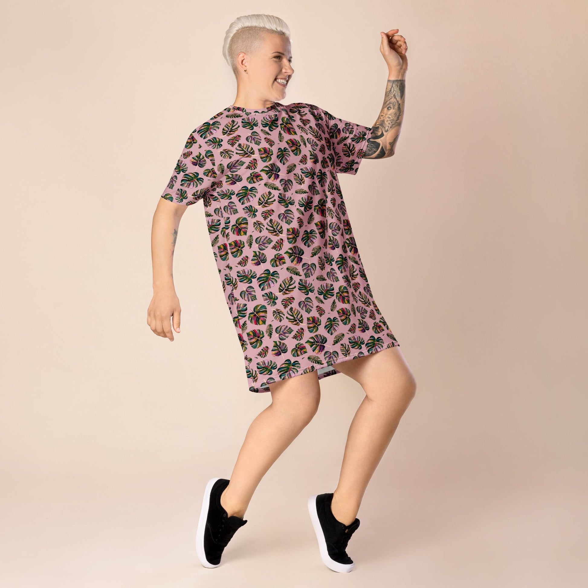 🌿 Monstera Magic T-Shirt Dress – Botanical Bliss in Pink! - SANDRAAS